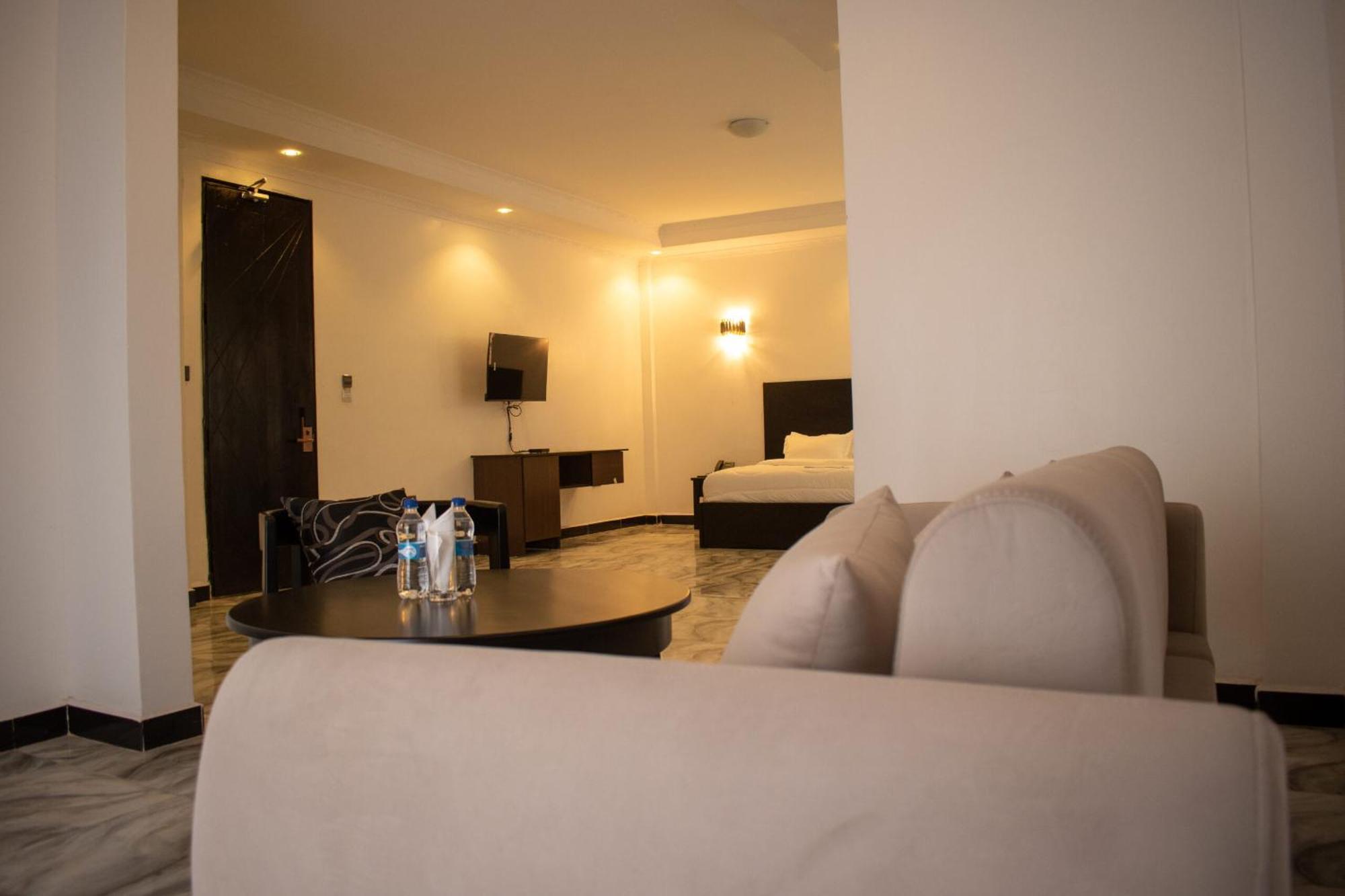 Keroka Water Pavilion Hotel מראה חיצוני תמונה